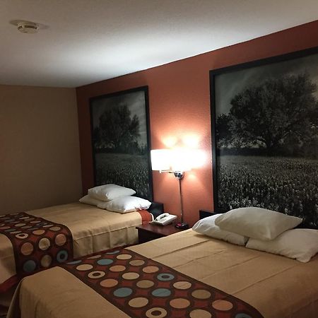 Super 8 By Wyndham Bastrop Tx Motel Bagian luar foto
