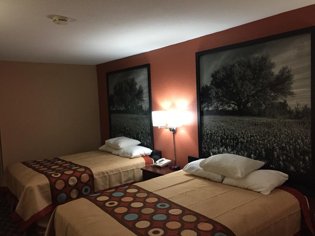 Super 8 By Wyndham Bastrop Tx Motel Bagian luar foto