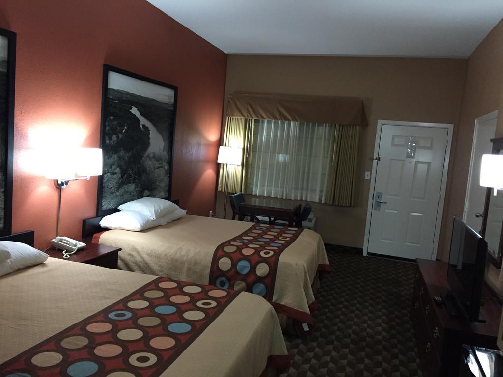 Super 8 By Wyndham Bastrop Tx Motel Bagian luar foto
