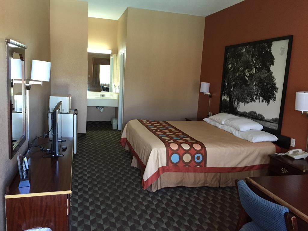 Super 8 By Wyndham Bastrop Tx Motel Bagian luar foto