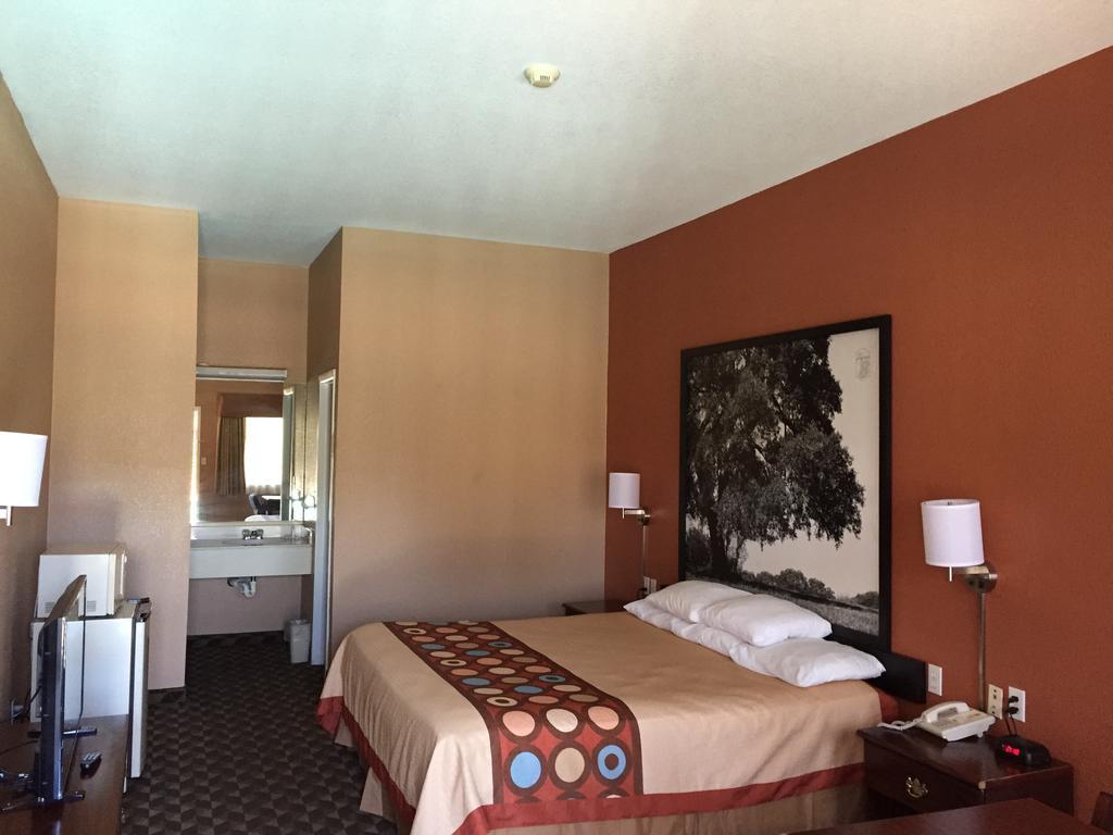 Super 8 By Wyndham Bastrop Tx Motel Bagian luar foto