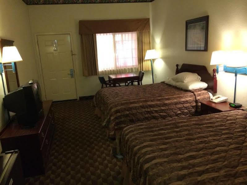 Super 8 By Wyndham Bastrop Tx Motel Bagian luar foto